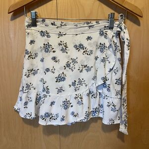 Hollister XS wrap skirt with flower print
